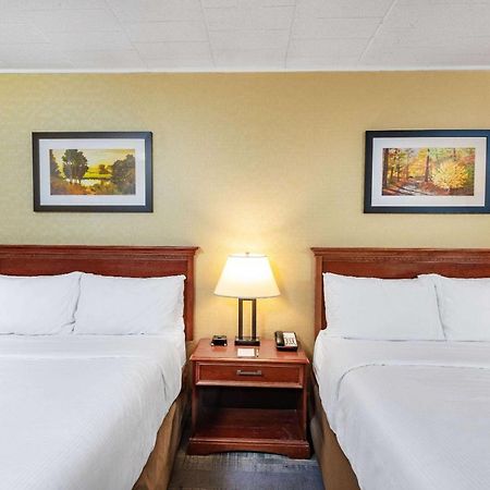 Wyndham Garden York Hotel Екстериор снимка