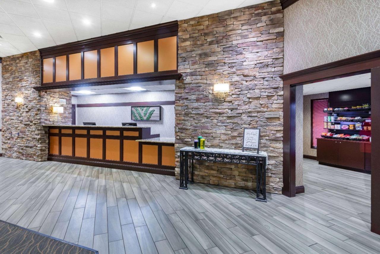 Wyndham Garden York Hotel Екстериор снимка