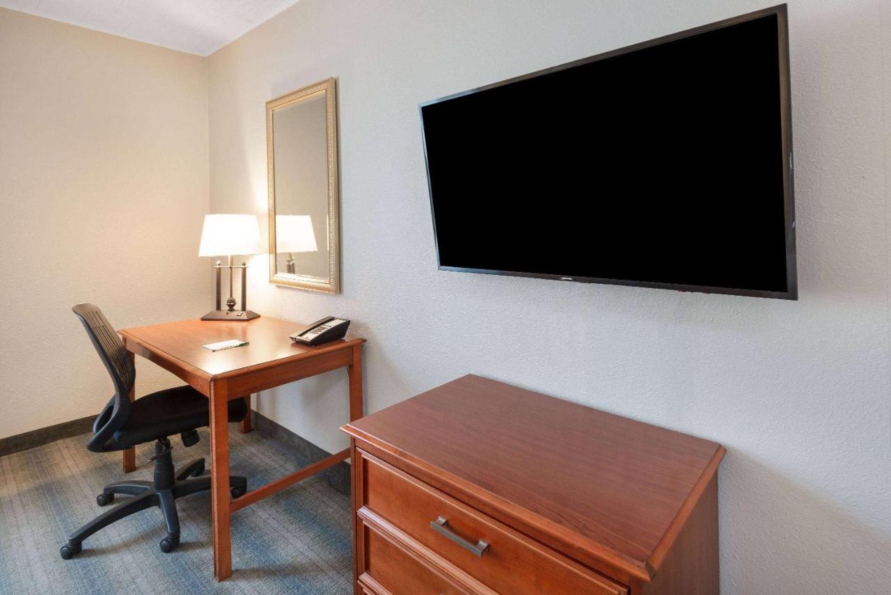Wyndham Garden York Hotel Екстериор снимка