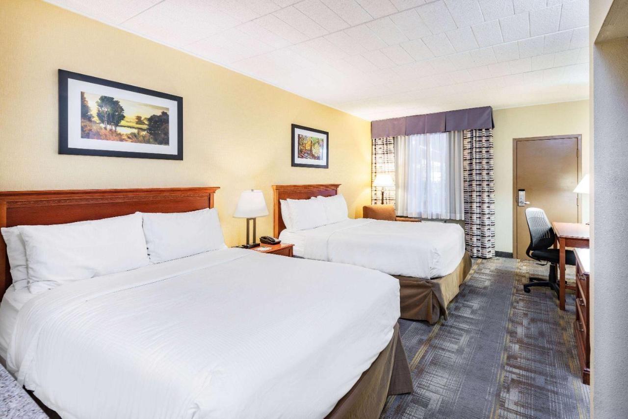 Wyndham Garden York Hotel Екстериор снимка