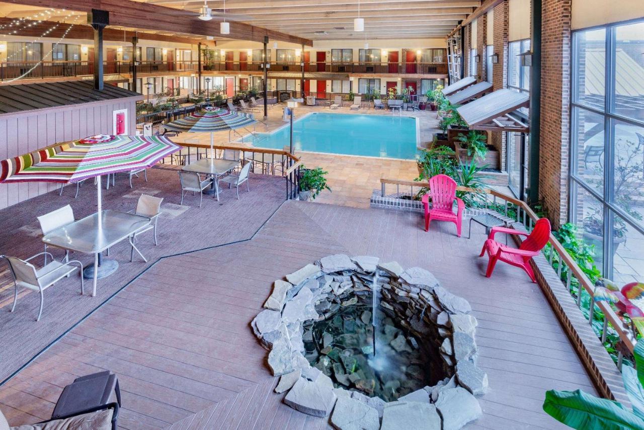 Wyndham Garden York Hotel Екстериор снимка