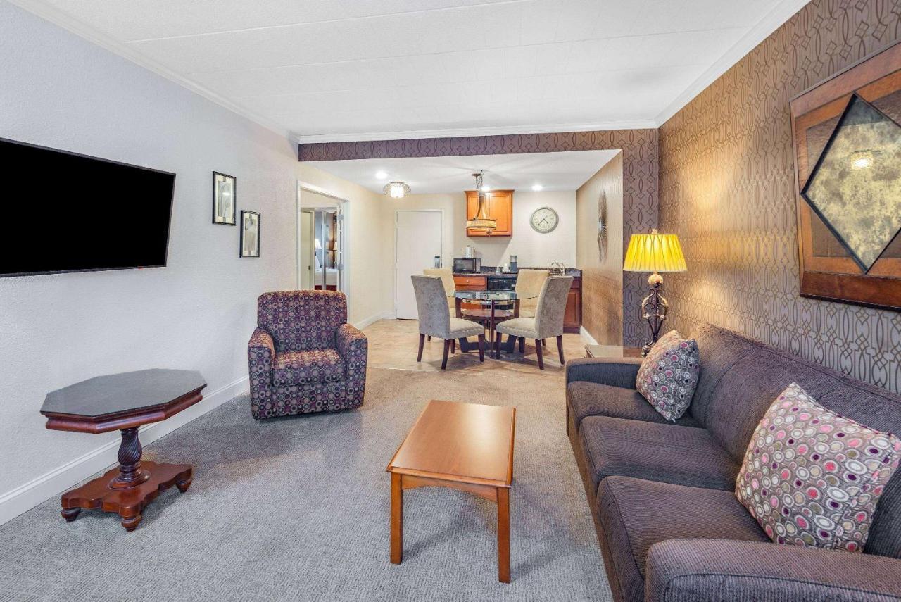 Wyndham Garden York Hotel Екстериор снимка