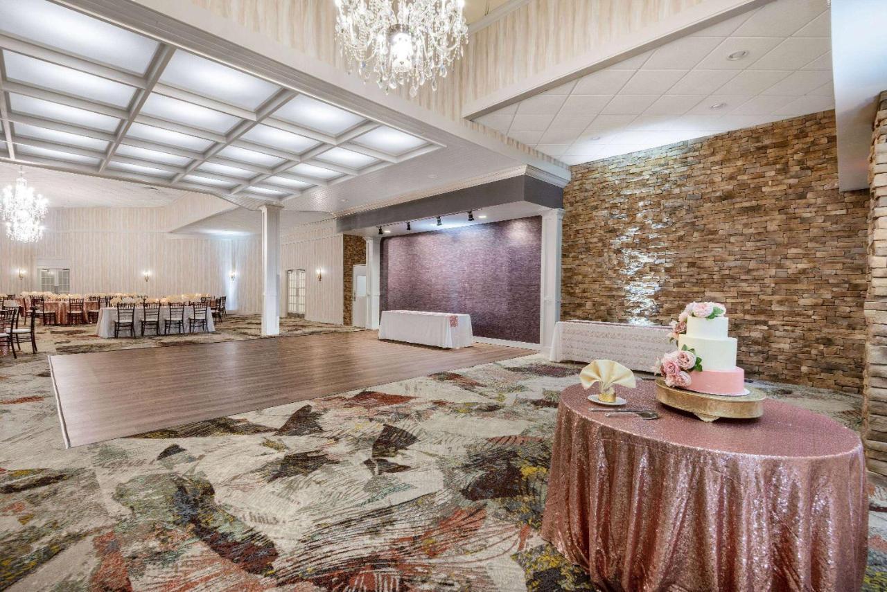 Wyndham Garden York Hotel Екстериор снимка