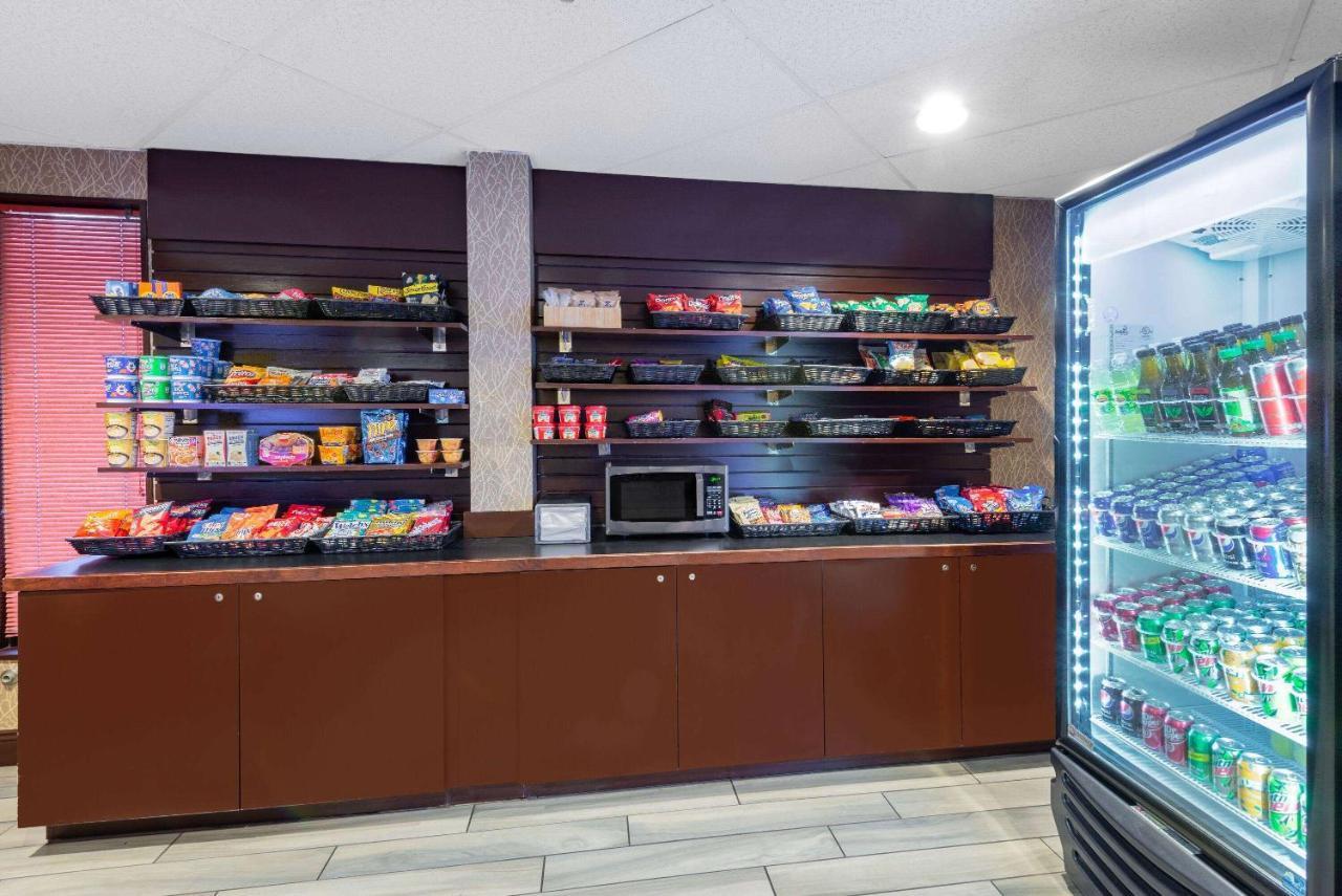 Wyndham Garden York Hotel Екстериор снимка