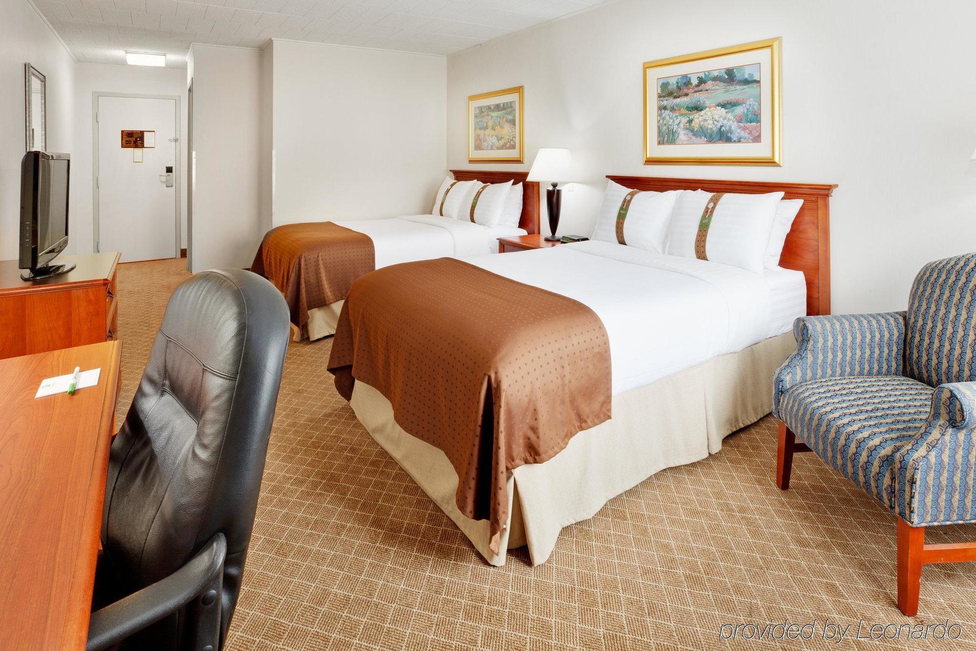 Wyndham Garden York Hotel Стая снимка